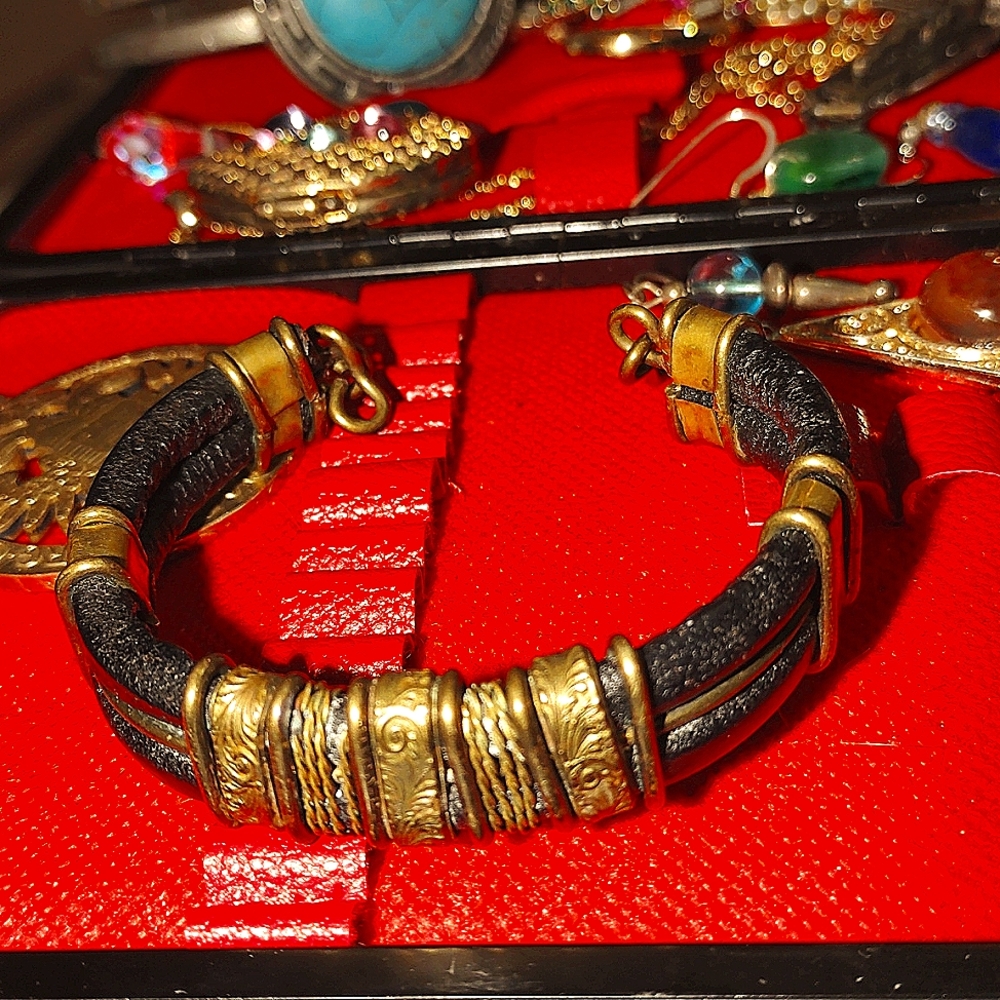 Vintage genuine leather & copper bracelet. Great